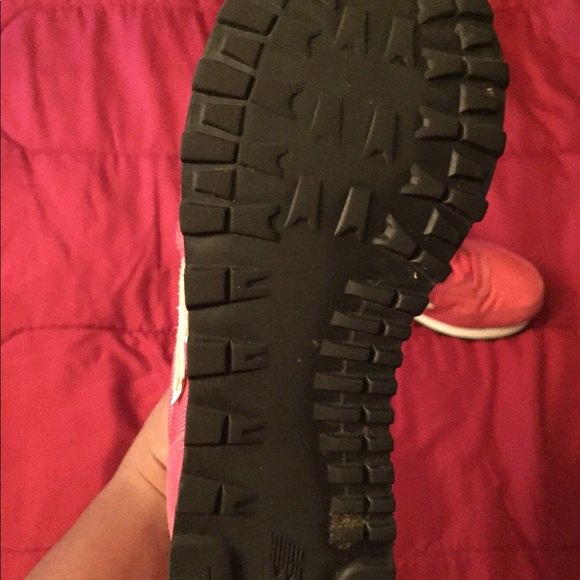 Women’s New balances - Picture 3 of 3